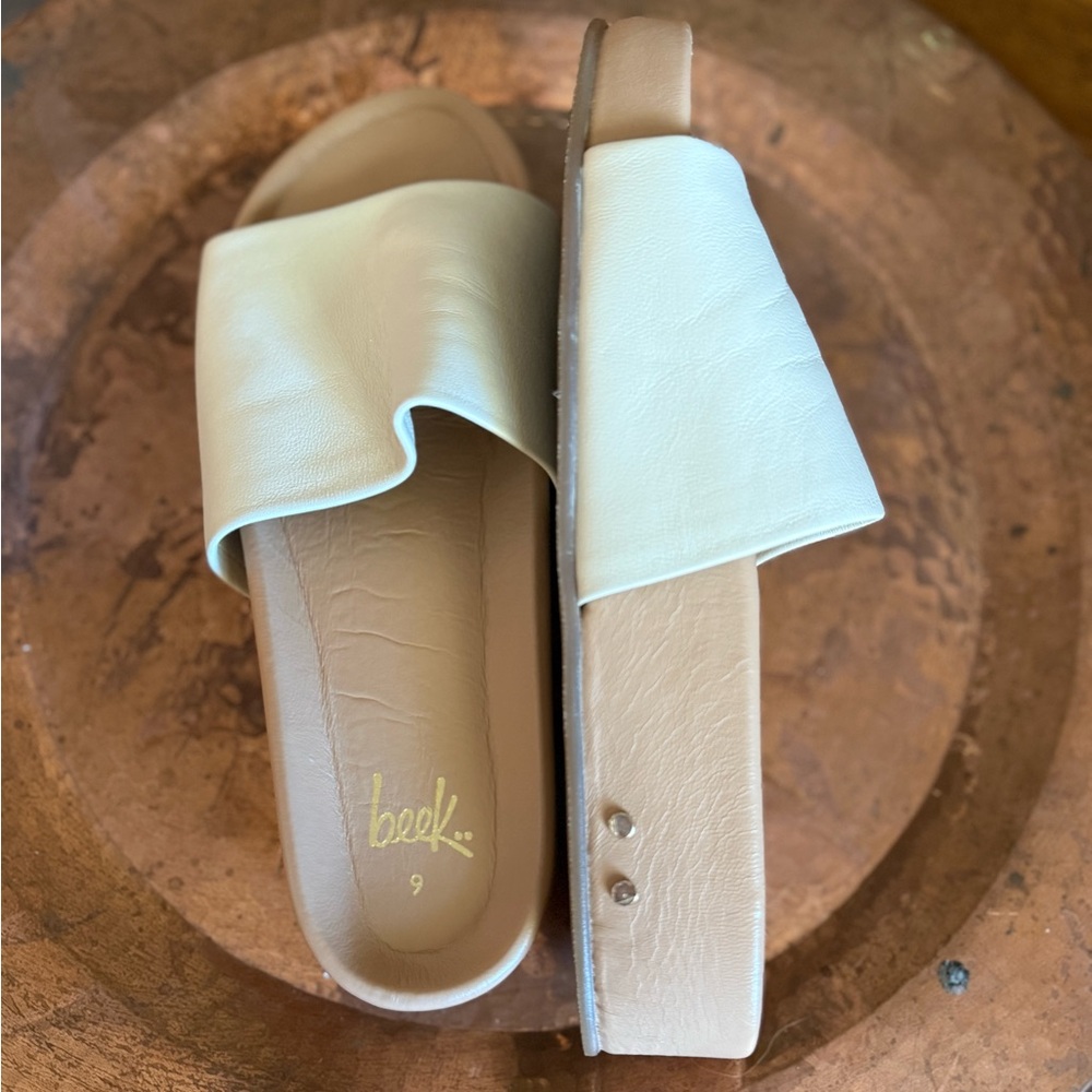 Beek Pelican Leather Eggshell/Tan Sandals